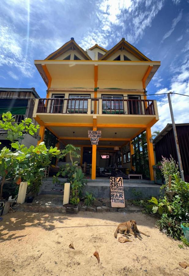 Seashell Guesthouse, Bar And Tattoos Koh Rong Samlon Eksteriør billede